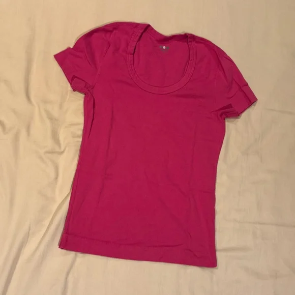 U Necked Fuchsia T-shirt by Three Dots - Picture 2 of 3